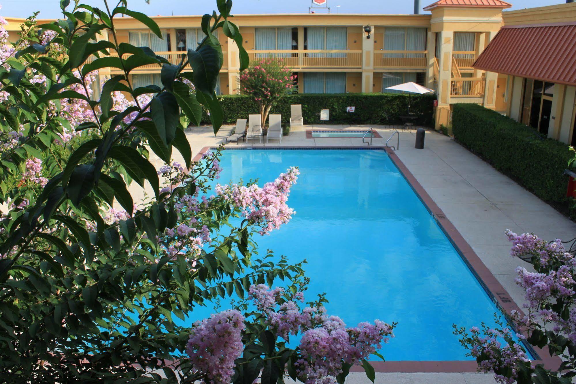 Hotel Elev8 Conroe Exterior foto